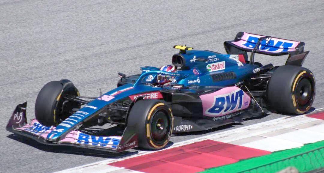 开云平台-雷诺车队险胜红牛二队，皮亚斯特里高光表现